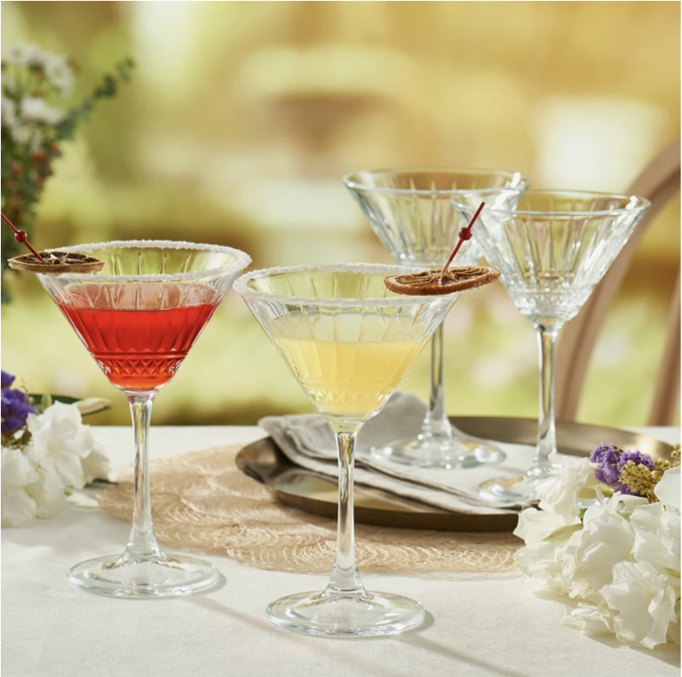 El Martini: Historia, recetas clásicas y las copas perfectas para servirlo