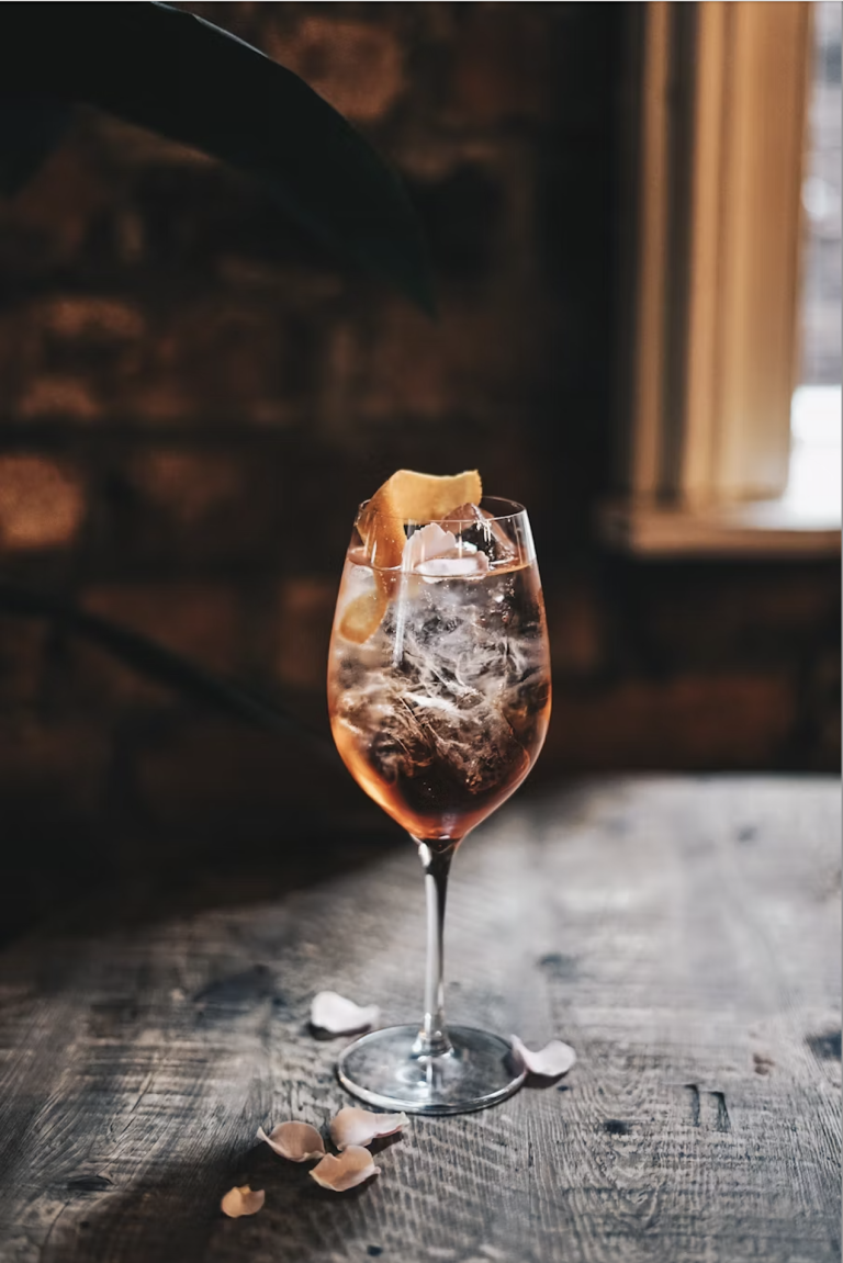 Las copas de vino más deseadas del momento: grandes, estilizadas y con brillo de cristal