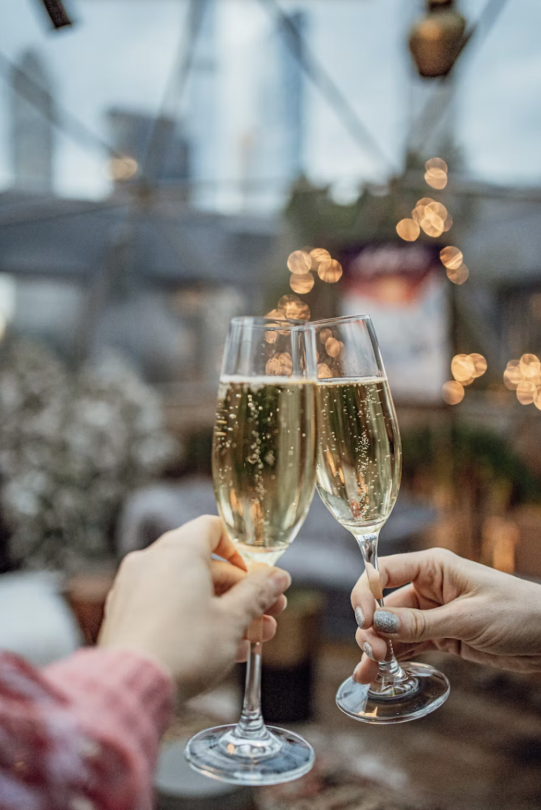 Cómo servir el vino con elegancia: la medida exacta para cada copa